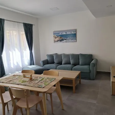 Appartement Arenas 1 *